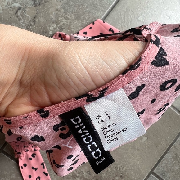 Pink blouse super flattering - Picture 2 of 2